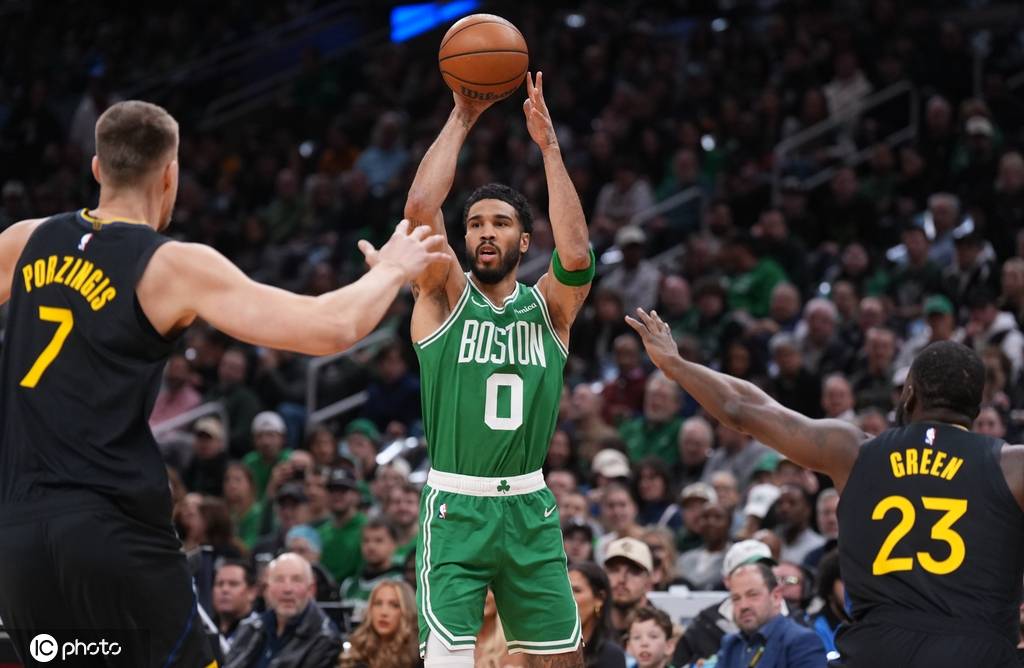 塔图姆24+10布朗32分 凯尔特人大胜勇士